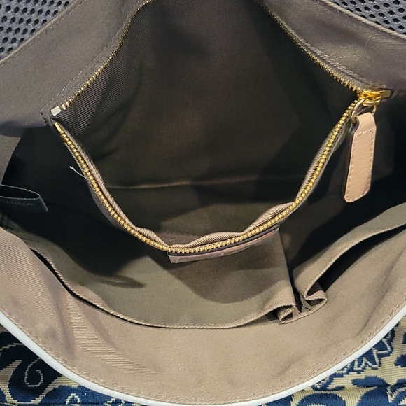 G.I.L.I. Crossbody with HaloGuard - Picture 4 of 5